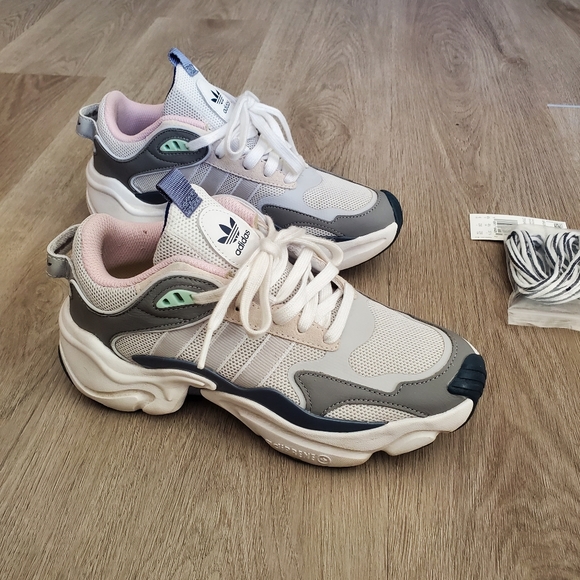 Adidas Magmur Runner AdiPRENE + Women's Size 6/37.5 - Picture 7 of 10